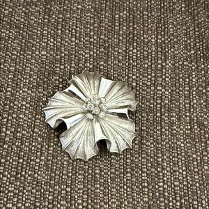 Elegant Silver Floral vintage pin